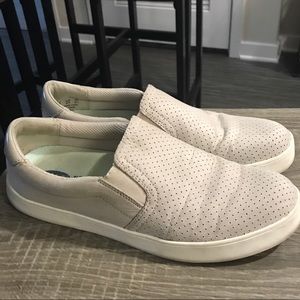 Light gray Dr. Scholl’s slip on size 7.5